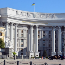 Украина заменит 20 своих послов